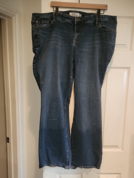torrid Denim - Preowned Torrid Sz 22 Relaxed Bootcut Denim Jeans Medium Wash *Bottom Hem Fray*